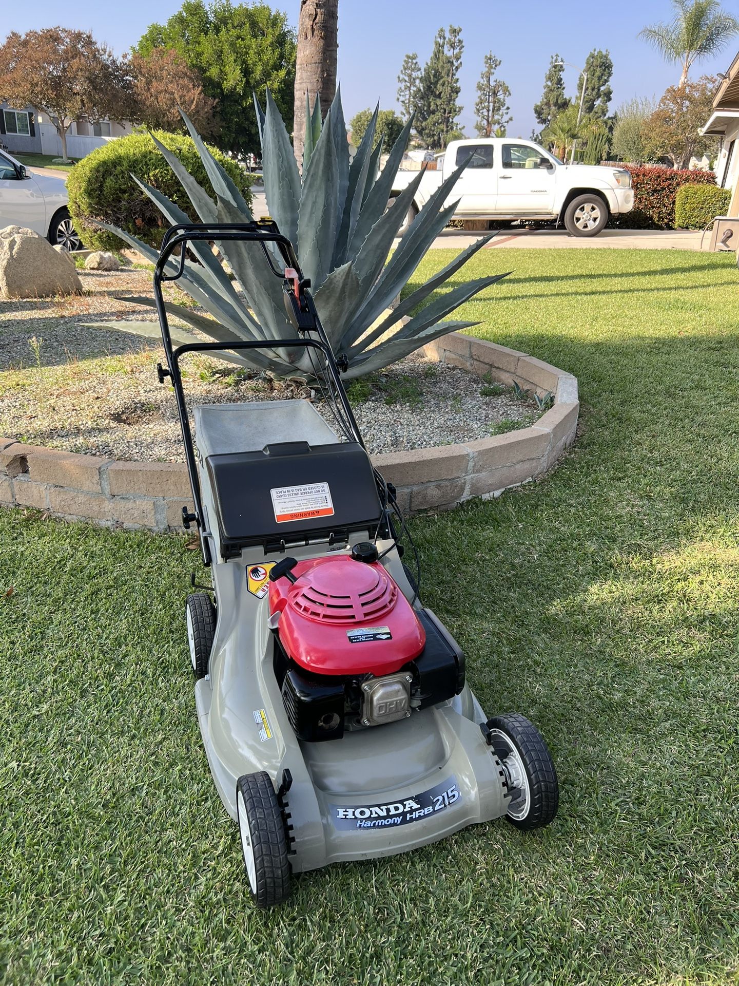Honda Harmony HRB 215 Self Propelled Lawn Mower