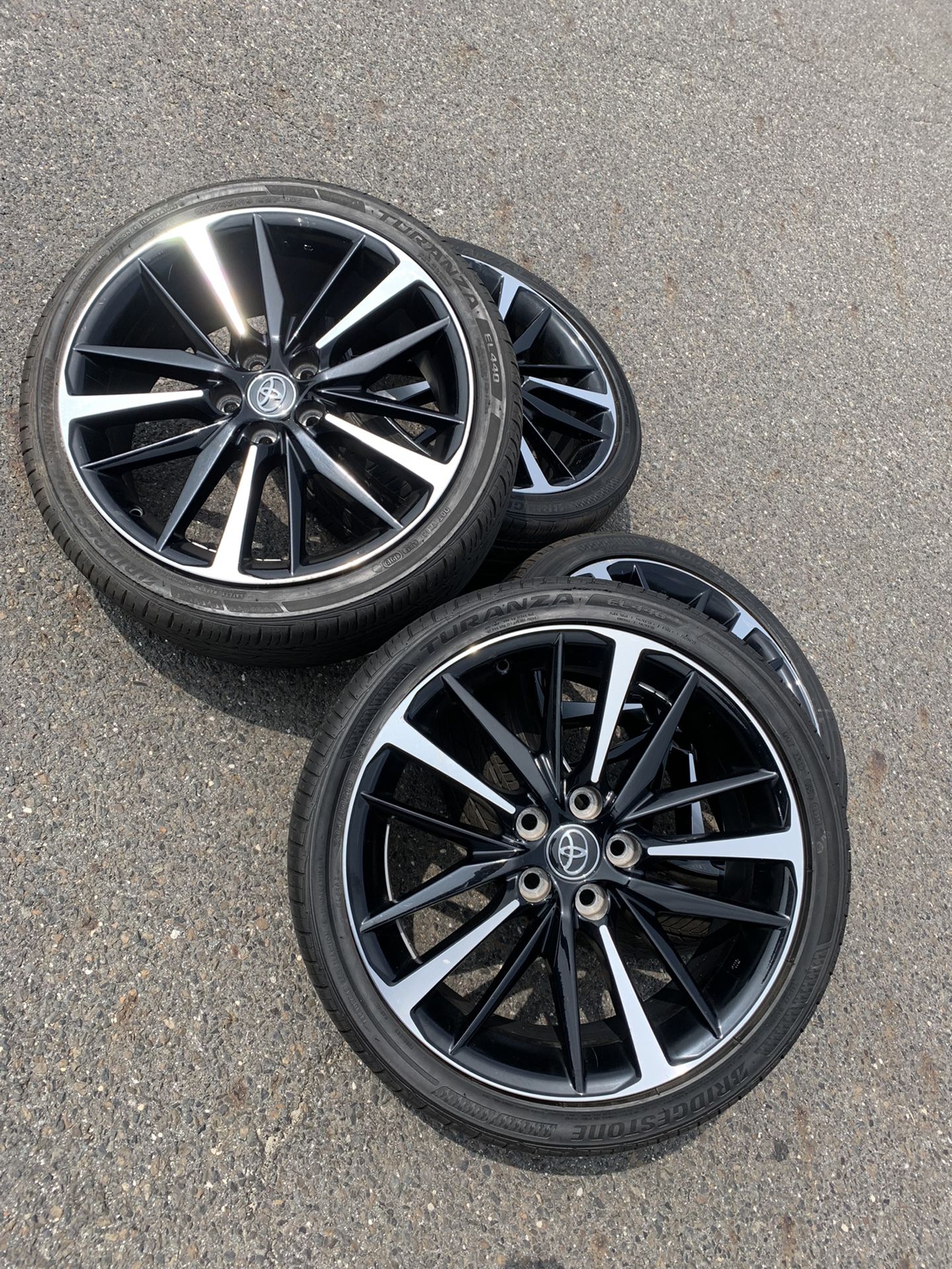 2019 Toyota Camry XSE wheels and tires