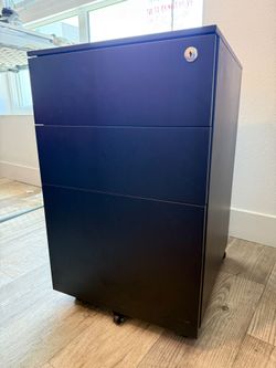 File Cabinet with wheels