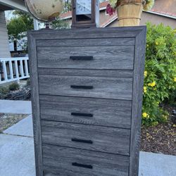Gray 5 Drawer Modern Dresser Chest of Drawers Furniture Excellent Condition Originally $1,000