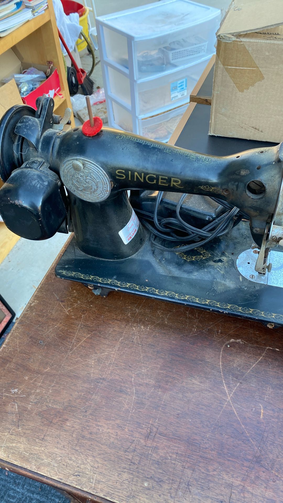 Antique Seeing Machine. Singer