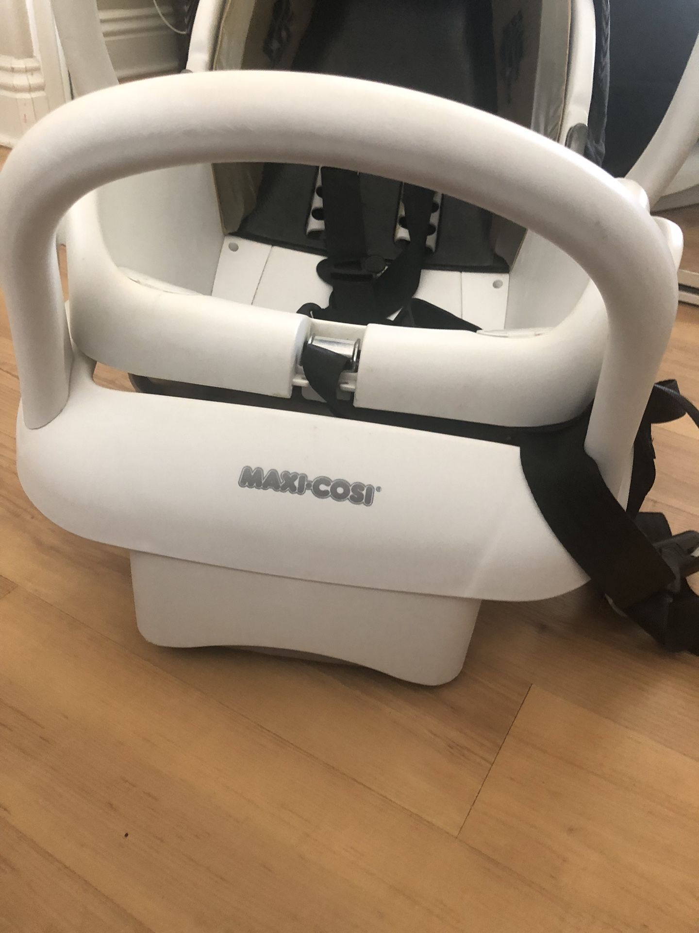 maxi cosi light and sound Maxi-Cosi Soothe & White Boutonniere Suitable for babies up CLASS - LENGTH - WEIGHT:2100-4 - 10'0