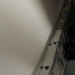 Aluminum extension ladder