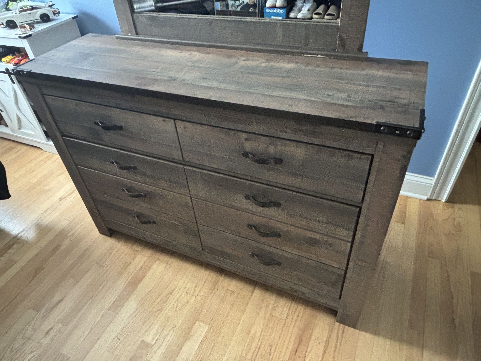 6/8 Drawer Dresser With Mirror