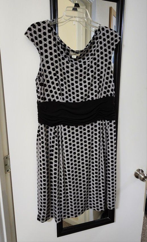 Womens Dress Black and White Size Large