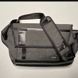 LowePro StreetLine SL 140 Camera Bag  $150 Retail Lowe Pro