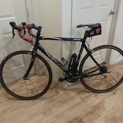 GIANT ROAD BIKE