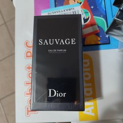 Chanel,Valentino,chanel
