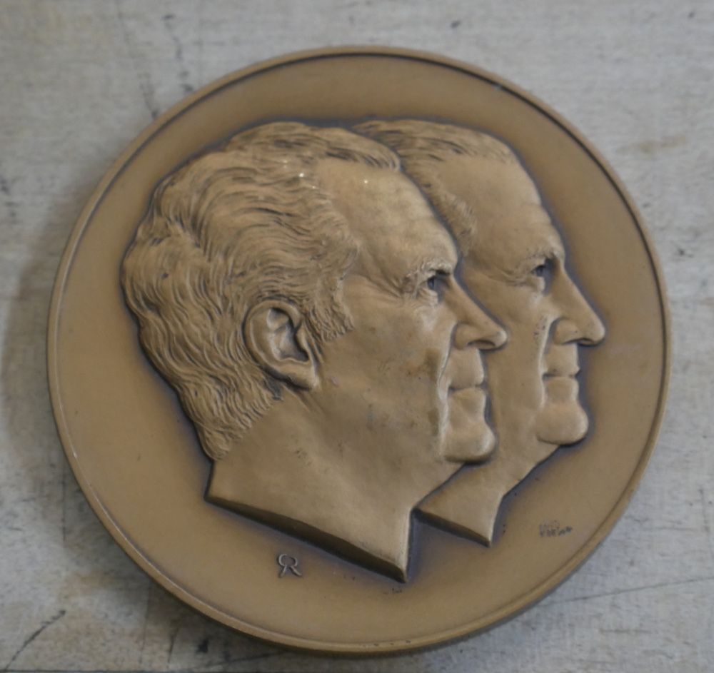 RICHARD NIXON SPIRO AGNEW INAUGURATED TO SECOND TERM OF OFFICE. JANUARY 20, 1973 LARGE 2-11/16" BRONZE MEDAL/COIN. COLLECTIBLE.