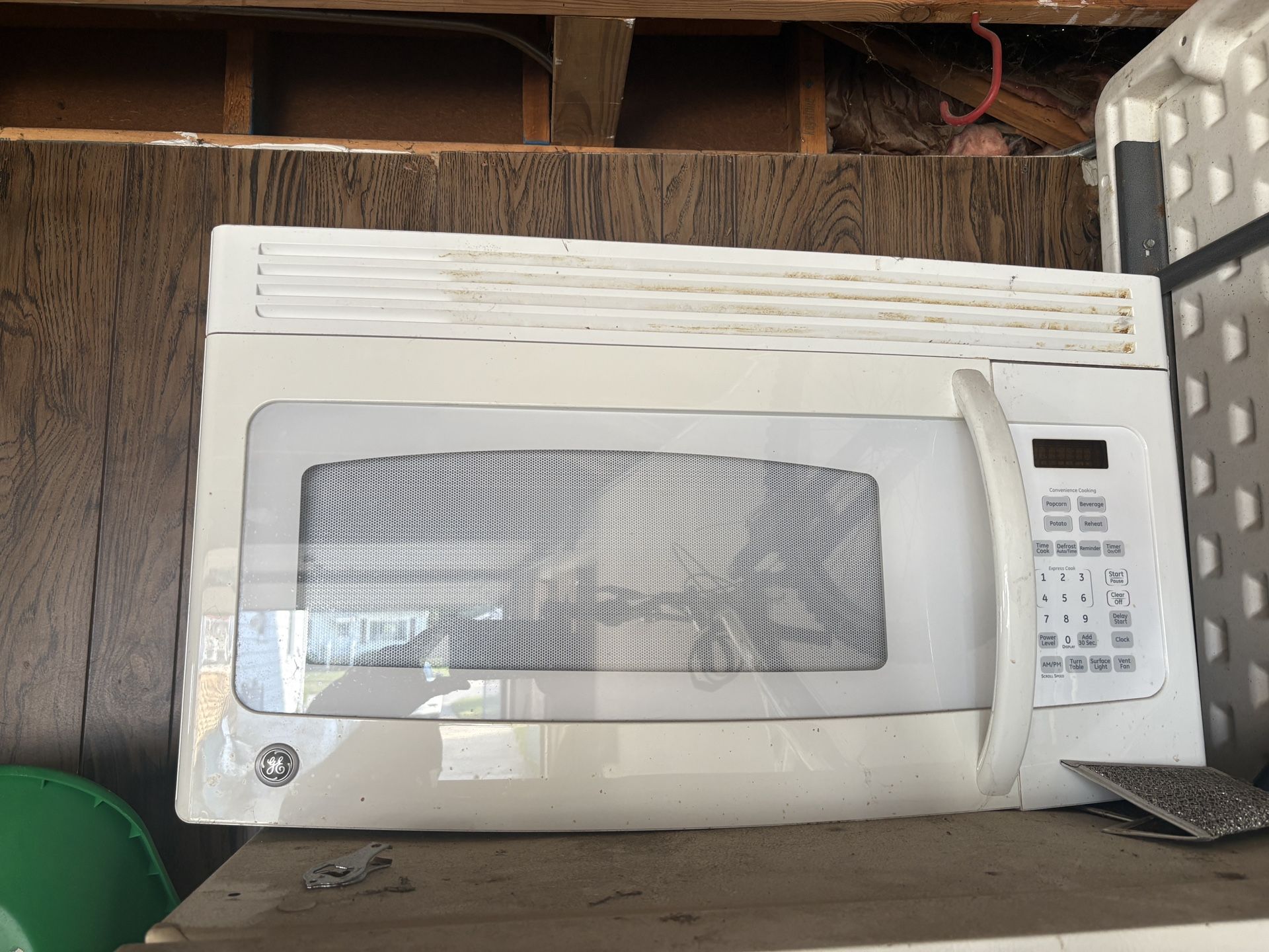 GE Cabinet Microwave 