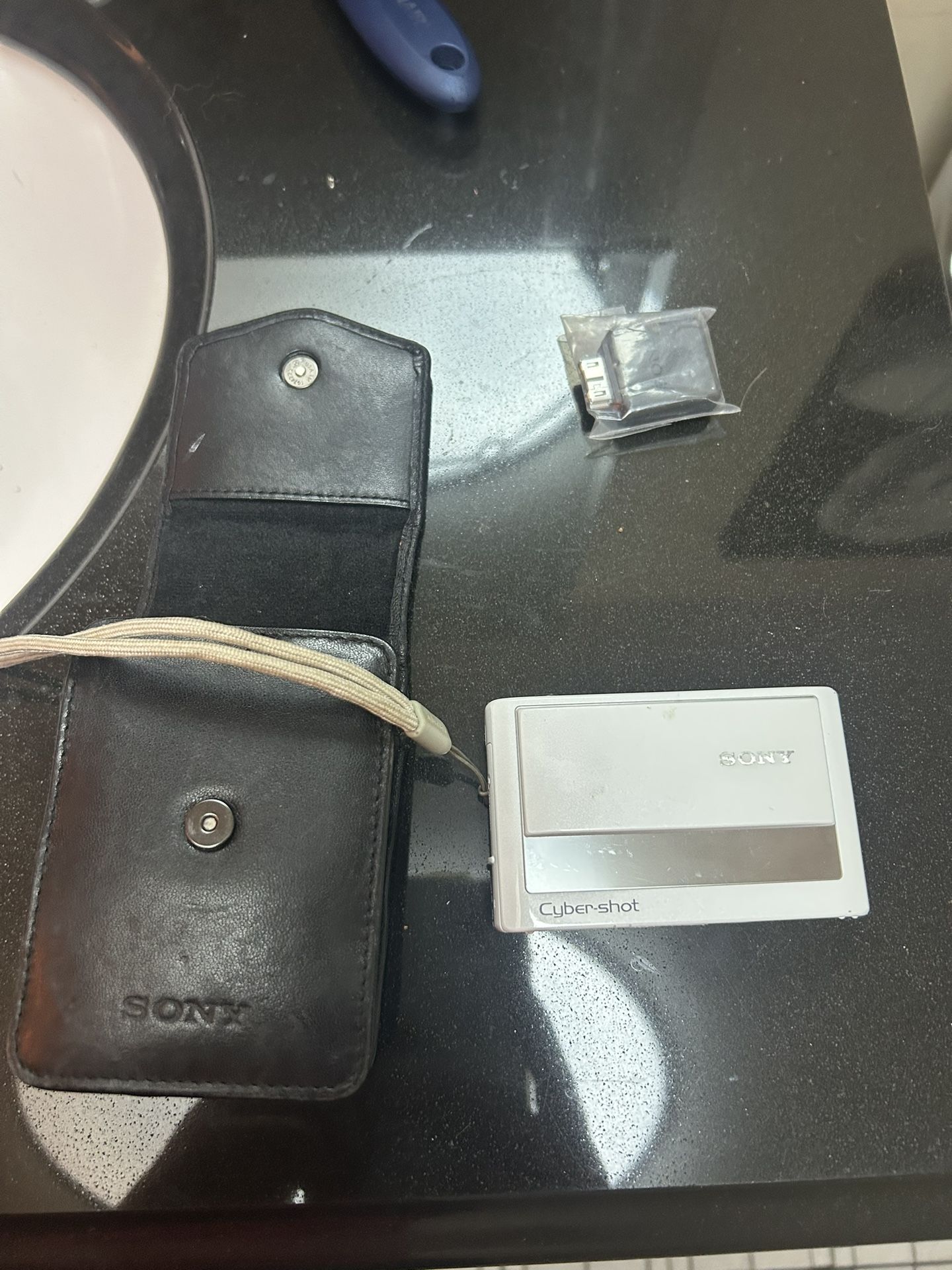 Sony Cyber-shot DSC-T20 digital camera