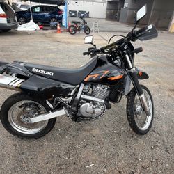 DR 650 SUZUKI 2023