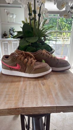 Worn once Air Jordan 1 Low Utility "Teddy Bear" Size 7Y
