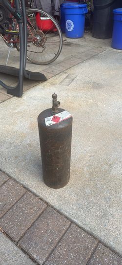 Acetylene tank