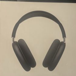 Black airpod maxes 