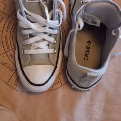 Converse Shoes Size 7 And 1/2