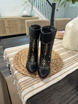 Frozen Boots Size 11/12