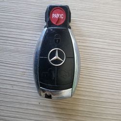  Mercedes Benz Key Fab w/ Brand New Mercedes-Benz First Aid Kit