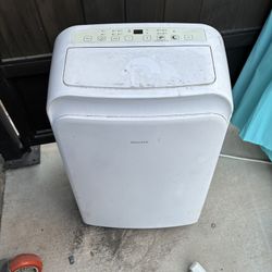 INSIGNIA AC AIR CONDITIONING UNIT 12k BTU