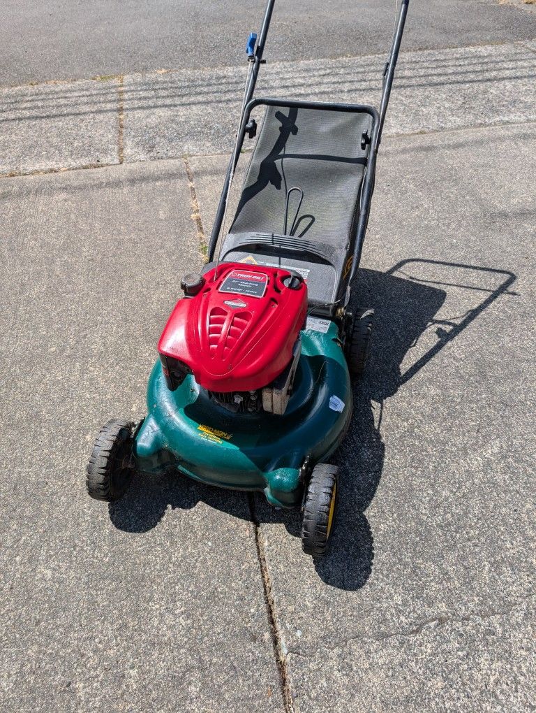 Yard-Man Troy-Bilt Lawnmower With Bagger Lawn Mower