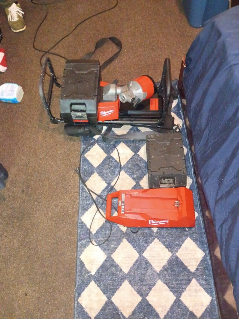 Milwaukee,72v Concrete Vibarator Kit,Missing Wifi Remote