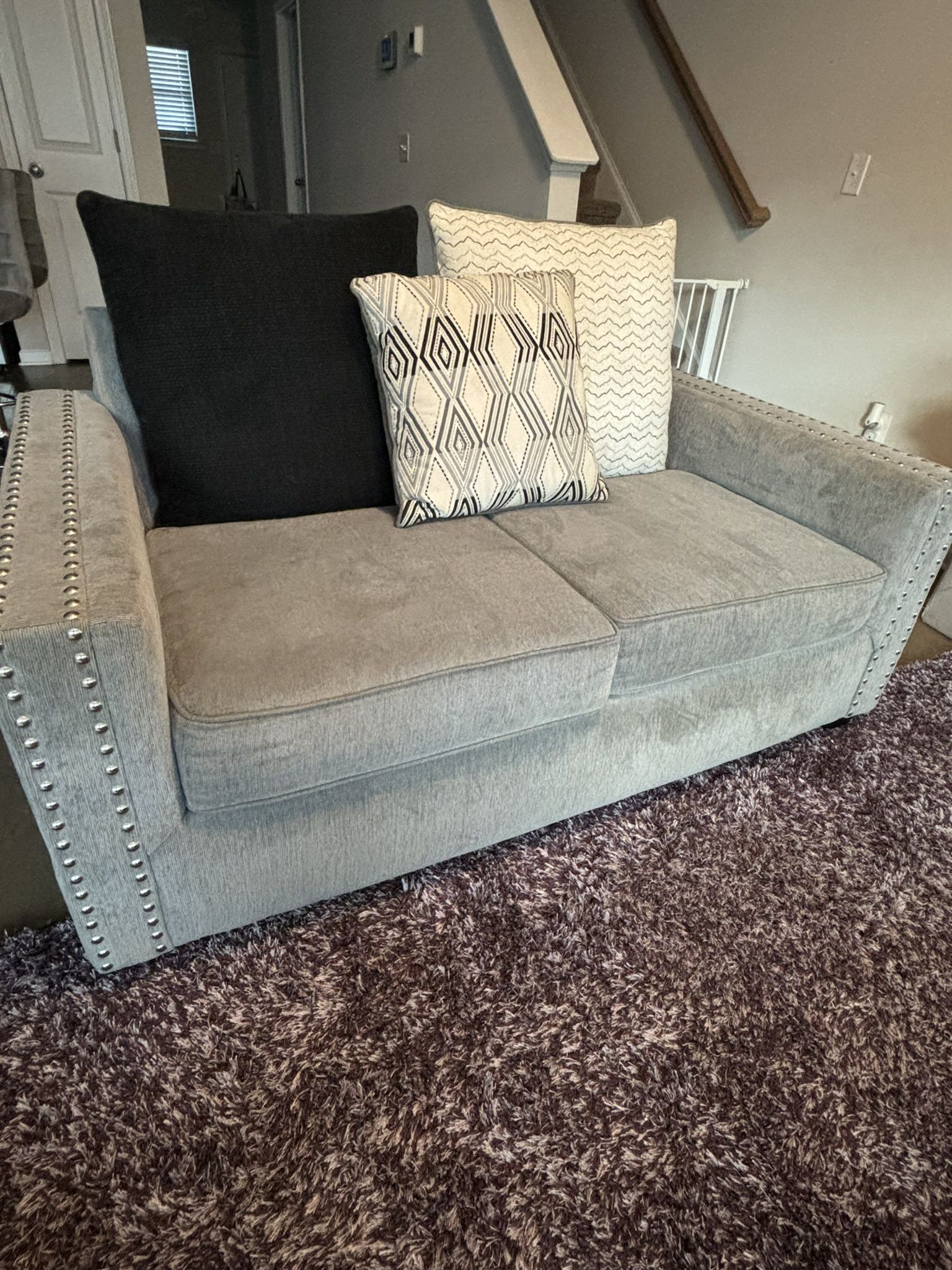 Stylish Rooms To Go Loveseat