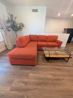 Jonathan Louis Sectional Free Delivery if local $425