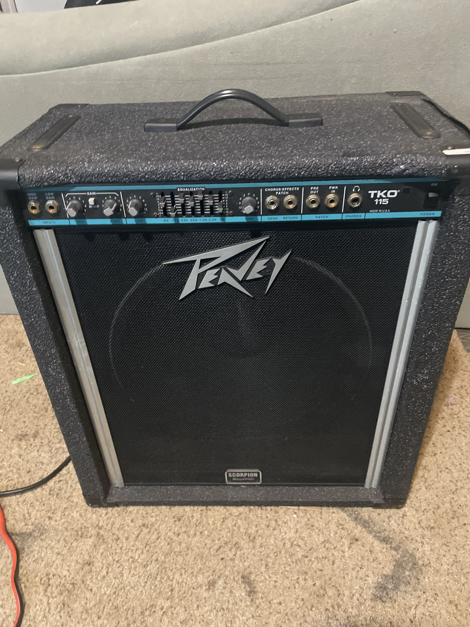 Peavey TKO 115  Bass Combo Amplifier