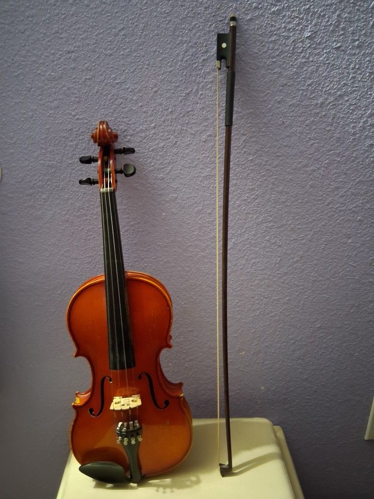 VIOLIN WITH BOW