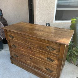 Dresser 