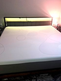 Memory Foam Mattress – king size, Firm, Like New