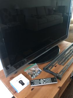Toshiba Regza 47 inch TV with Wall Mount & Google Chromecast