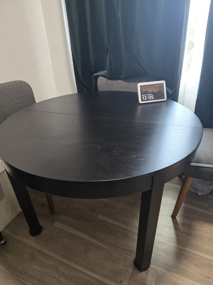 Extendable Round Table