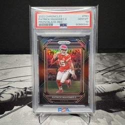 2022 PANINI CHRONICLES NFL PATRICK MAHOMES II PRIZM BLACK-RED /99 PSA 10