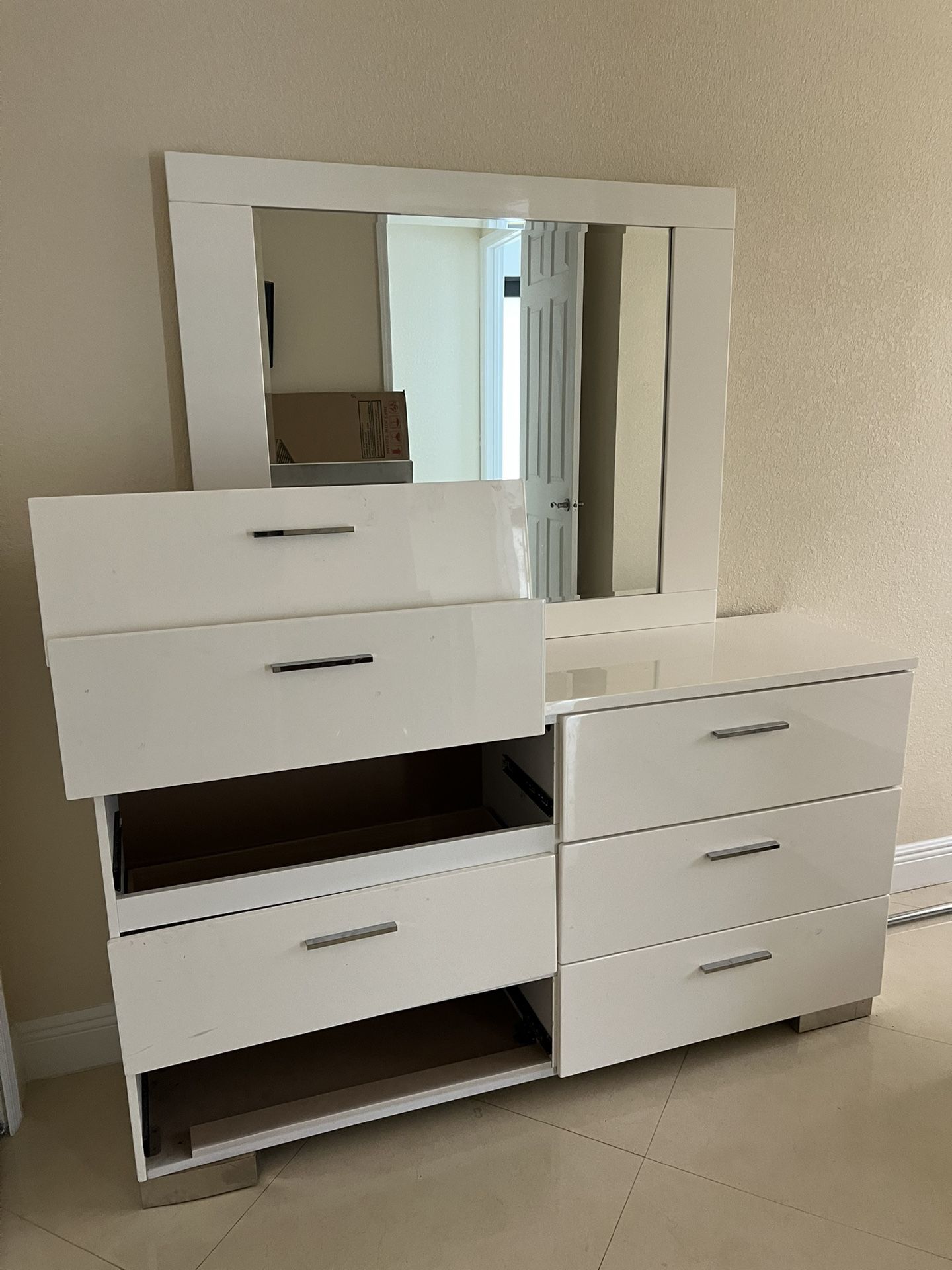 Dresser With mirror
