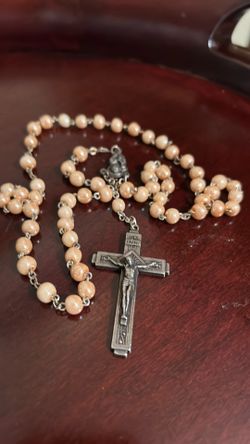 Cream colored pearl’s beautiful Cross  25$ pk up Everett Mall way