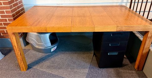 Free dining table