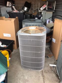 2.5 ton Carrier condenser and air handler