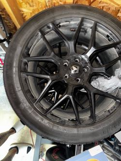 Black Alloy Wheel with Tire 245/50R20