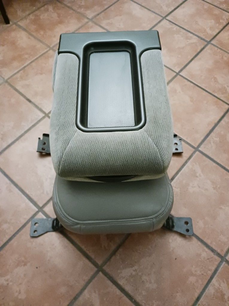 Silverado Middle Folding Console Seat