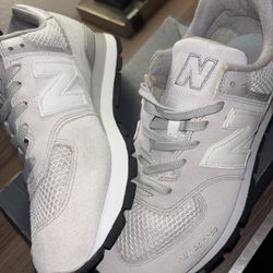 NEW BALANCES / NIKE DUNKS / NIKE AIR MAX