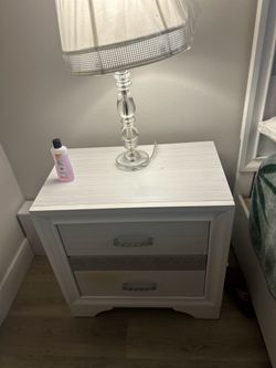 Queen sized bedroom size