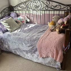 Trundle Day Bed