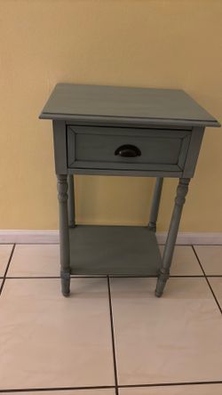 Side table/Night stand with drawer and shelf in a good condition