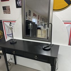 Gorgeous , Entryway Table, Mirror And Lamps