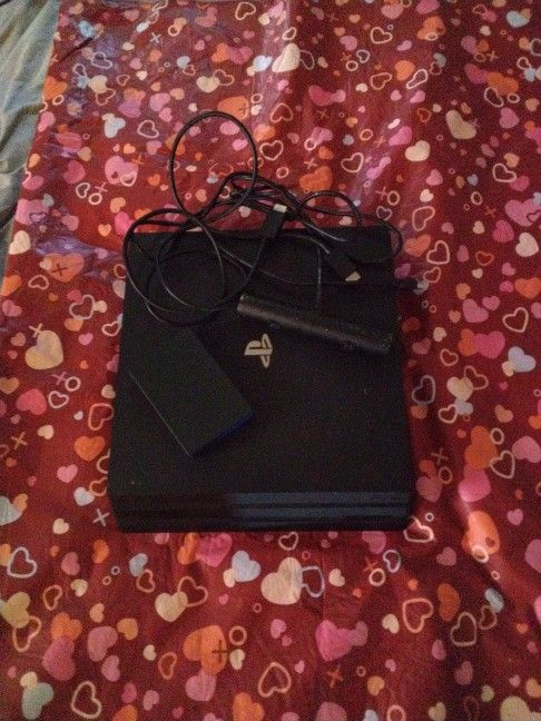 Sony PS4 1TB WITH SEAGATE GAMEDRIVE AND CAMERA