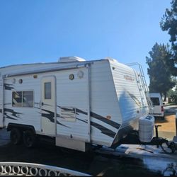 2006 Attitude Toyhauler 21ft