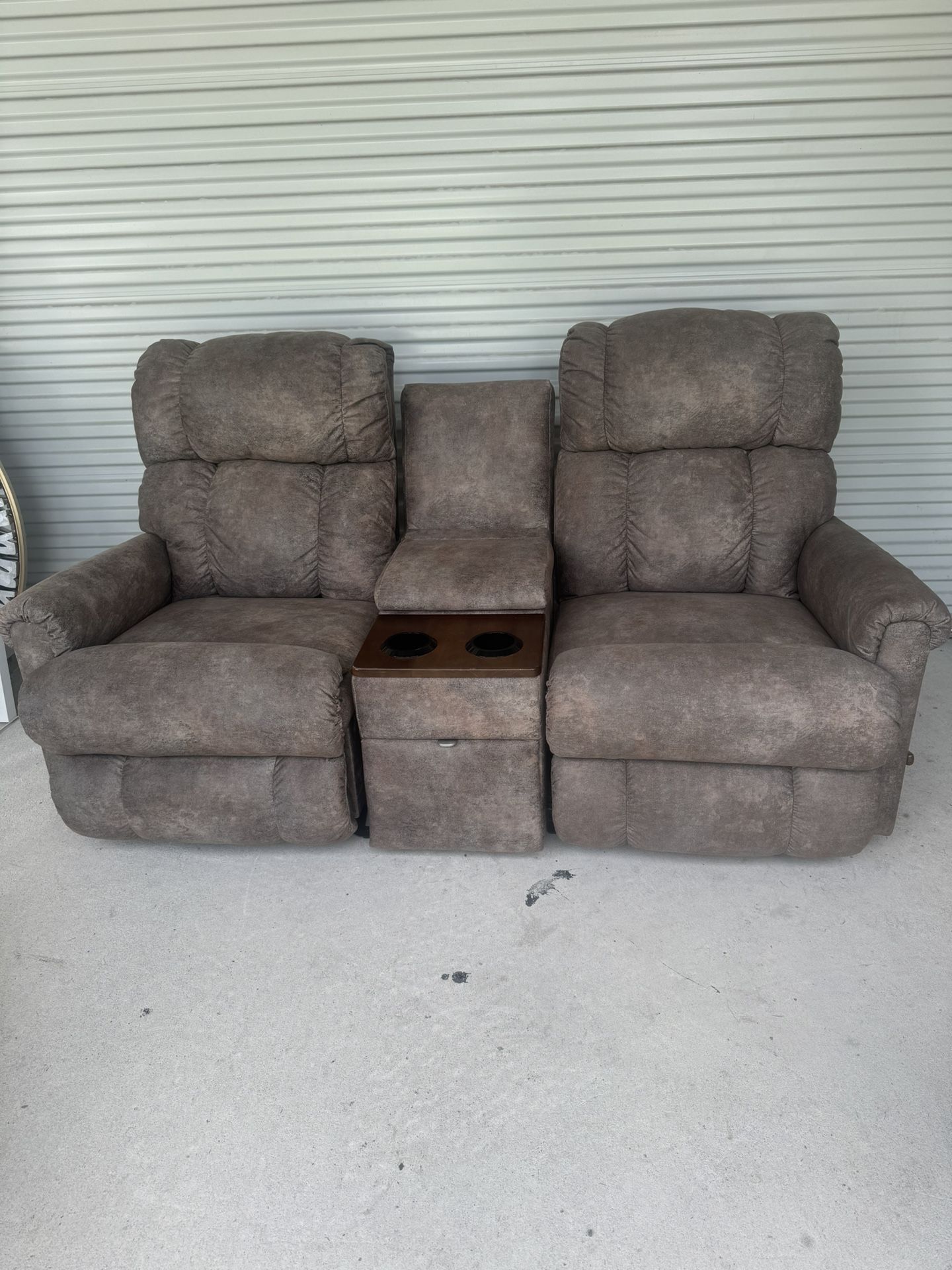 Lazyboy Double Rocker Reclining Loveseat Excellent Condition for