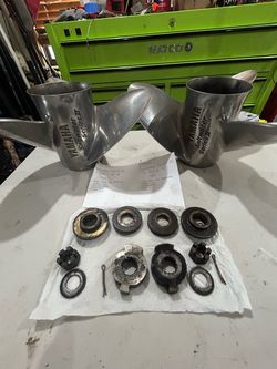 Two YAMAHA SALTWATERSERIES 2 props
