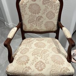 Gorgeous Vintage Arm Chair… 